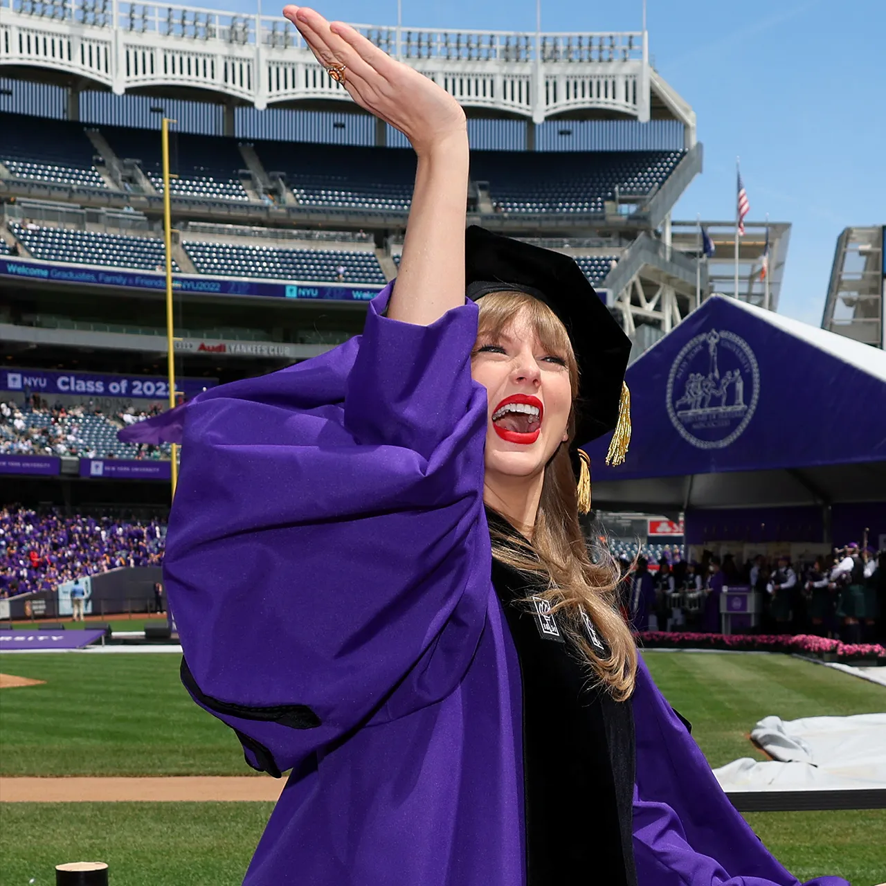 La Nación / Taylor Swift y una paraguaya se gradúan en la Universidad de  New York