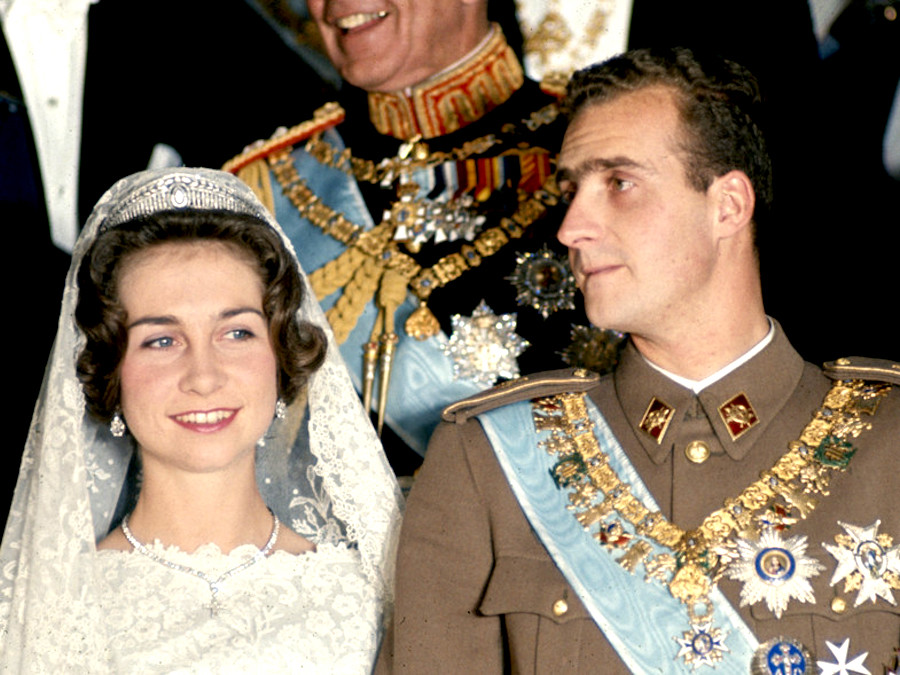 El matrimonio de Sofía, hija de los reyes de Grecia y Juan Carlos, fue, según cuentan los biógrafos, arreglado por cuestiones de intereses del país.