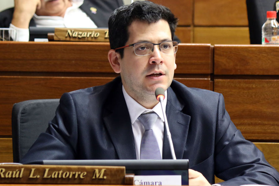 El diputado colorado Raúl Latorre presentó este lunes ante el pleno de la Cámara Baja una propuesta para solicitar cooperación militar de los Estados Unidos para la lucha contra el grupo criminal autodenominado Ejército del Pueblo Paraguayo (EPP). Foto: Archivo.