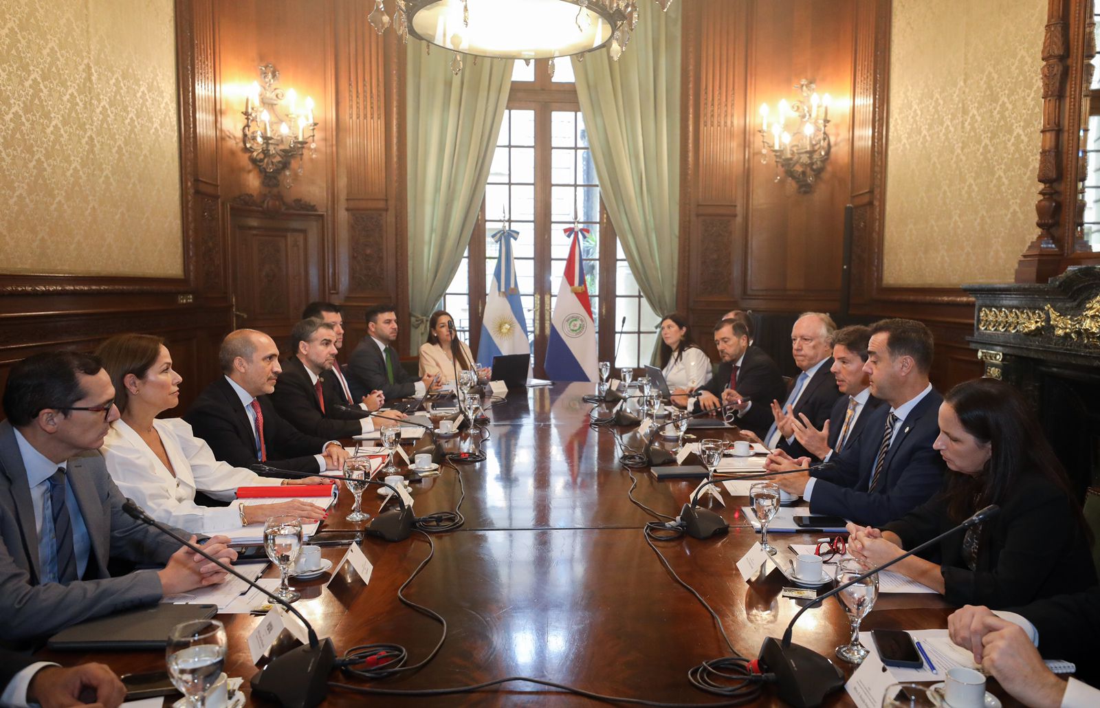 Paraguay y Argentina reafirman compromiso con la cooperación y el diálogo