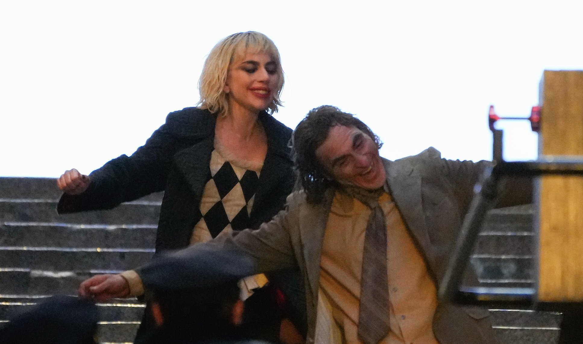 La Nación / Se filtraron imágenes de Lady Gaga y Joaquín Phoenix en las  escaleras del Joker