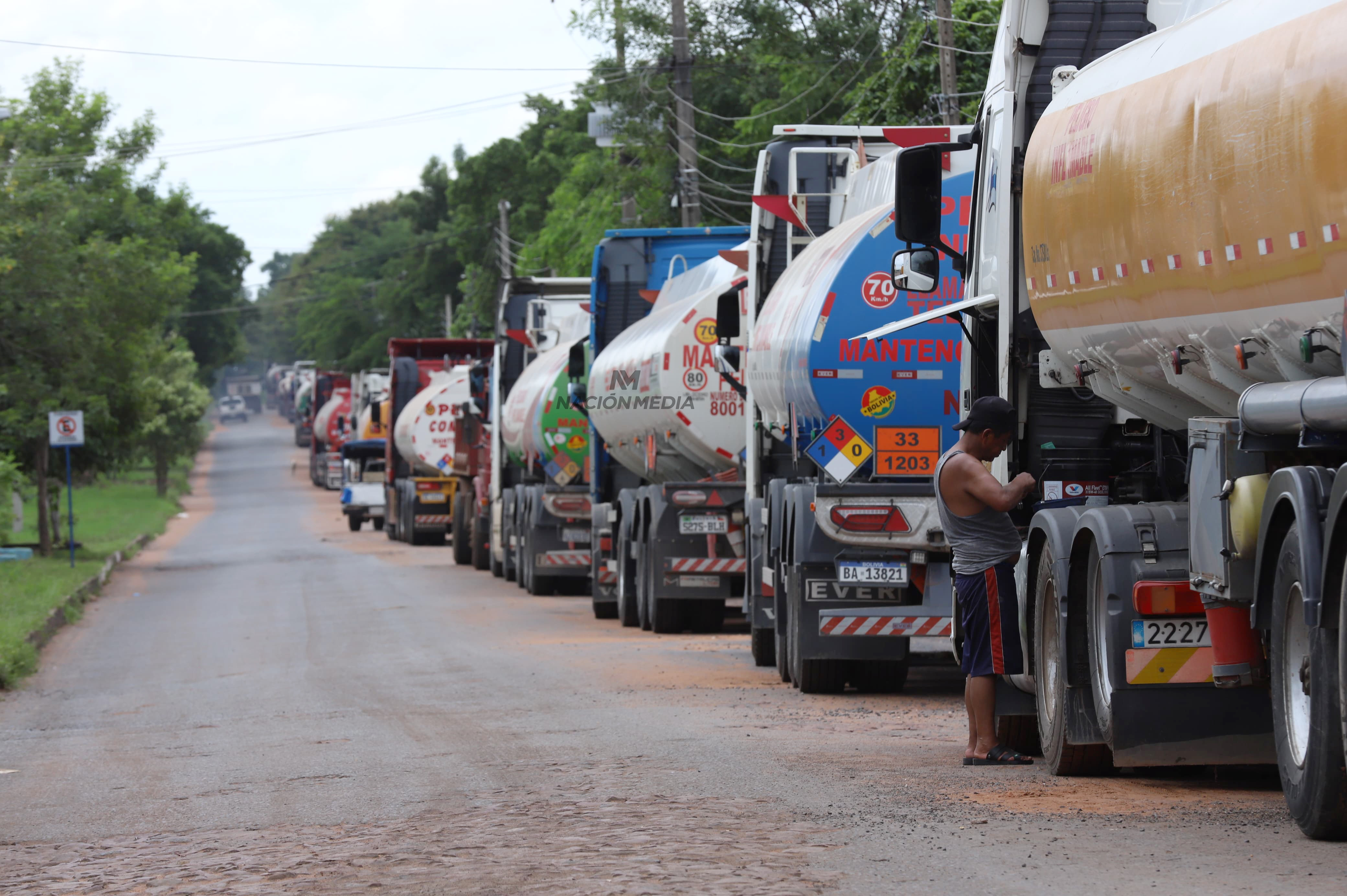 La Nación / Petrolera boliviana suspenderá a empresas que enviaron a  camioneros