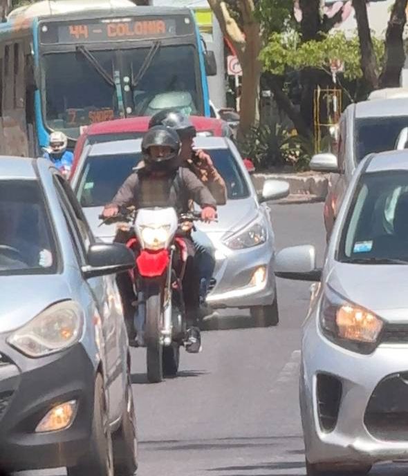 Una de las motocicletas que siguió al intendente formoseño.