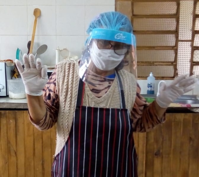 Marta Benítez, de 71 años, sigue cocinando para acompañantes de pacientes del hospital. Foto: Gentileza.