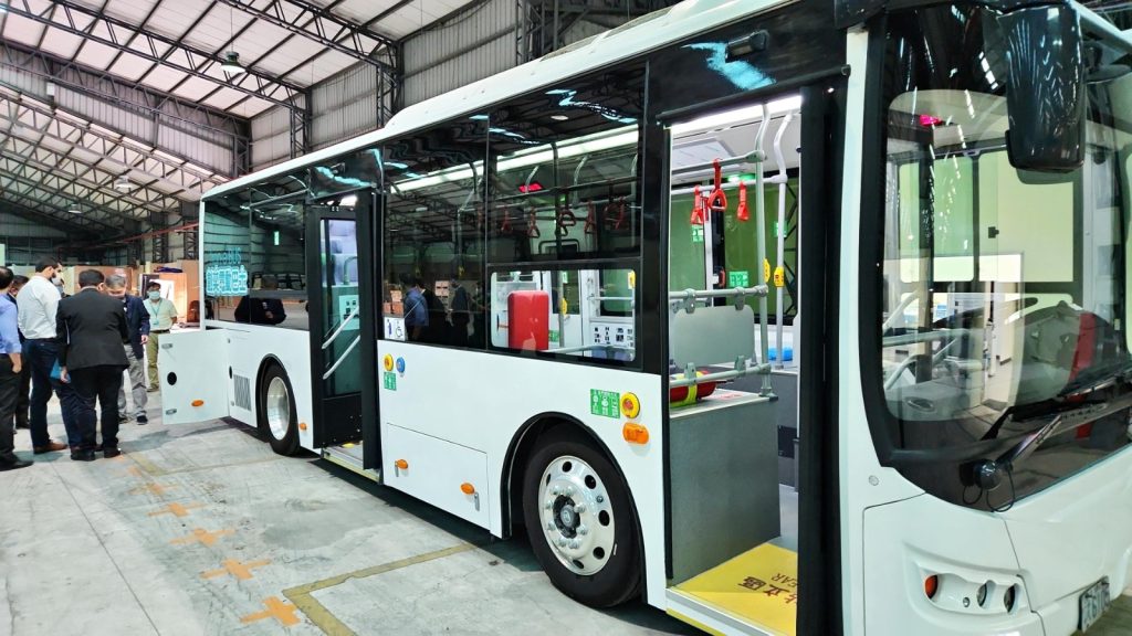 Viceministerio de Transporte planifica incorporar buses eléctricos