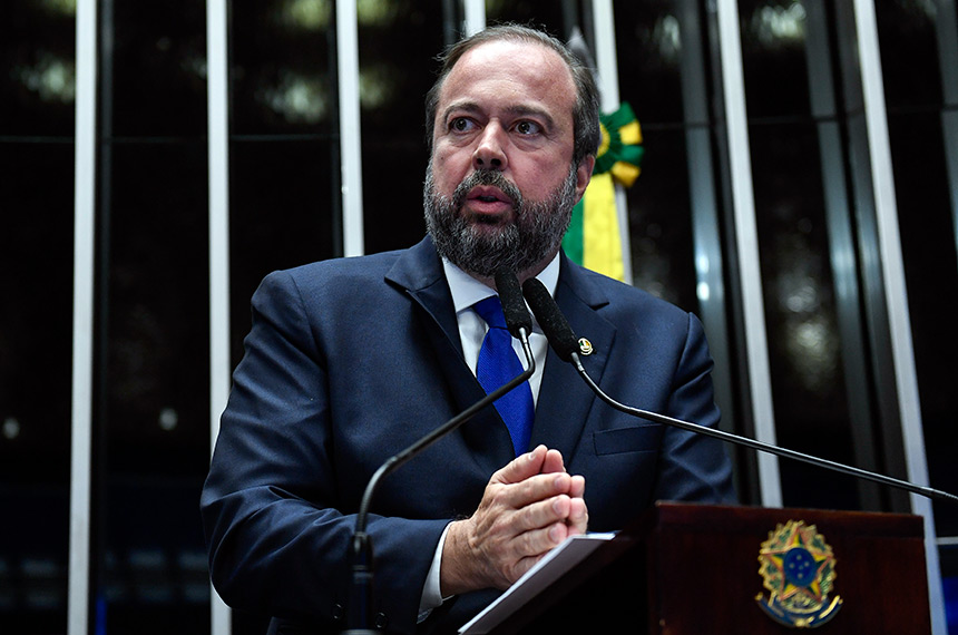 Ministro de Energía de Brasil niega rumores sobre intención de romper acuerdo de Itaipú