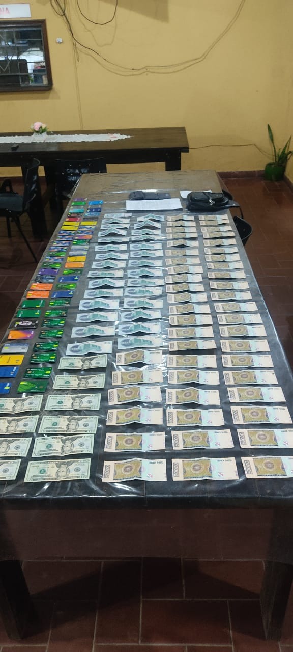 Las evidencias incautadas en poder del aprehendido.