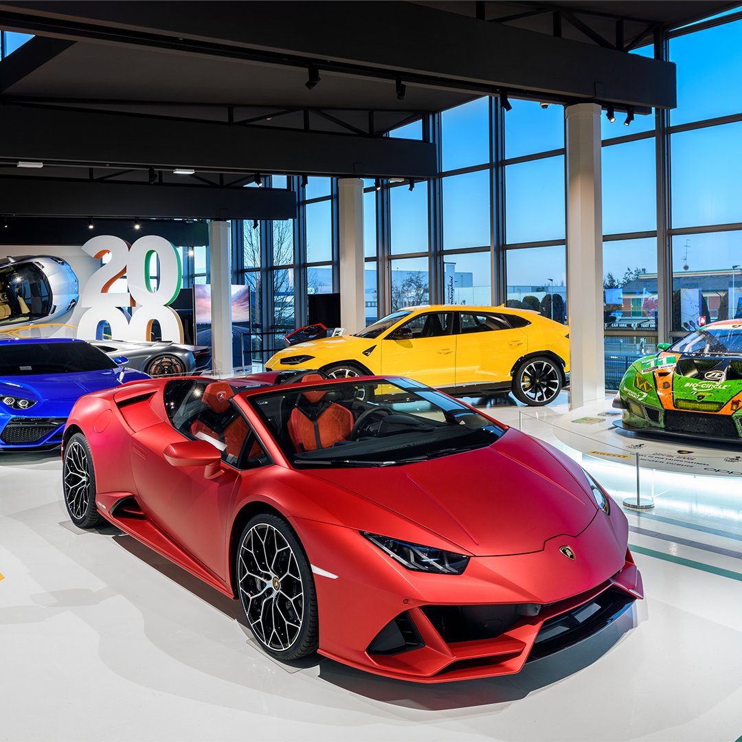 La Nación / Lamborghini se compromete a fabricar automóviles totalmente  eléctricos