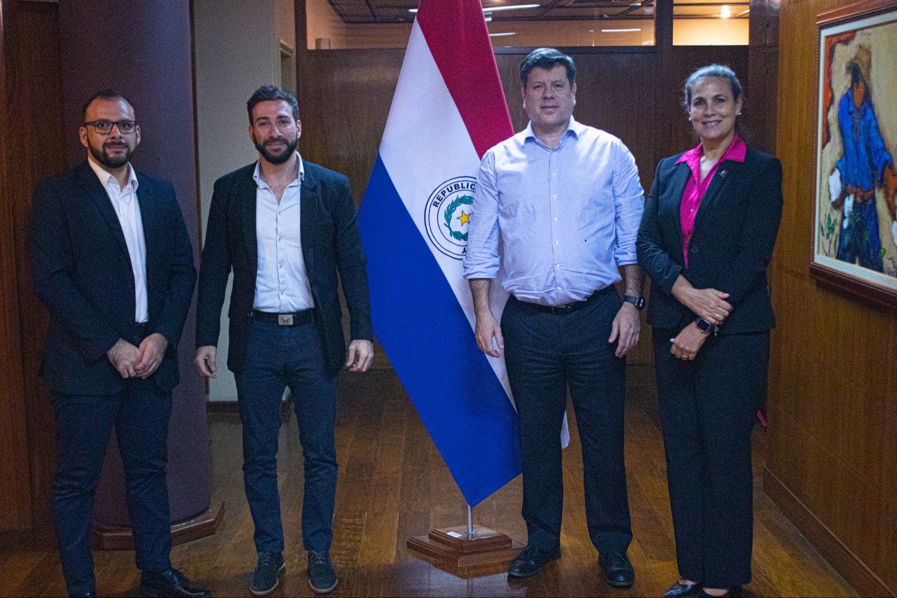 Inversores de EEUU e Israel muestran interés por rubro del cannabis industrial en Paraguay