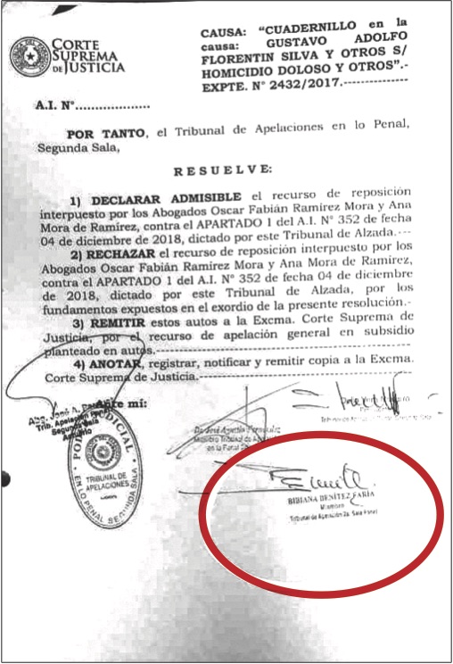 RECHAZO. La firma de Bibiana Benítez Faría donde se rechaza la
reposición de la personería de Ana Mora.