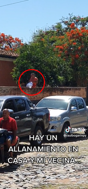 La Nación / Viral: una mujer doblando ropa sobre una muralla acapara Tiktok