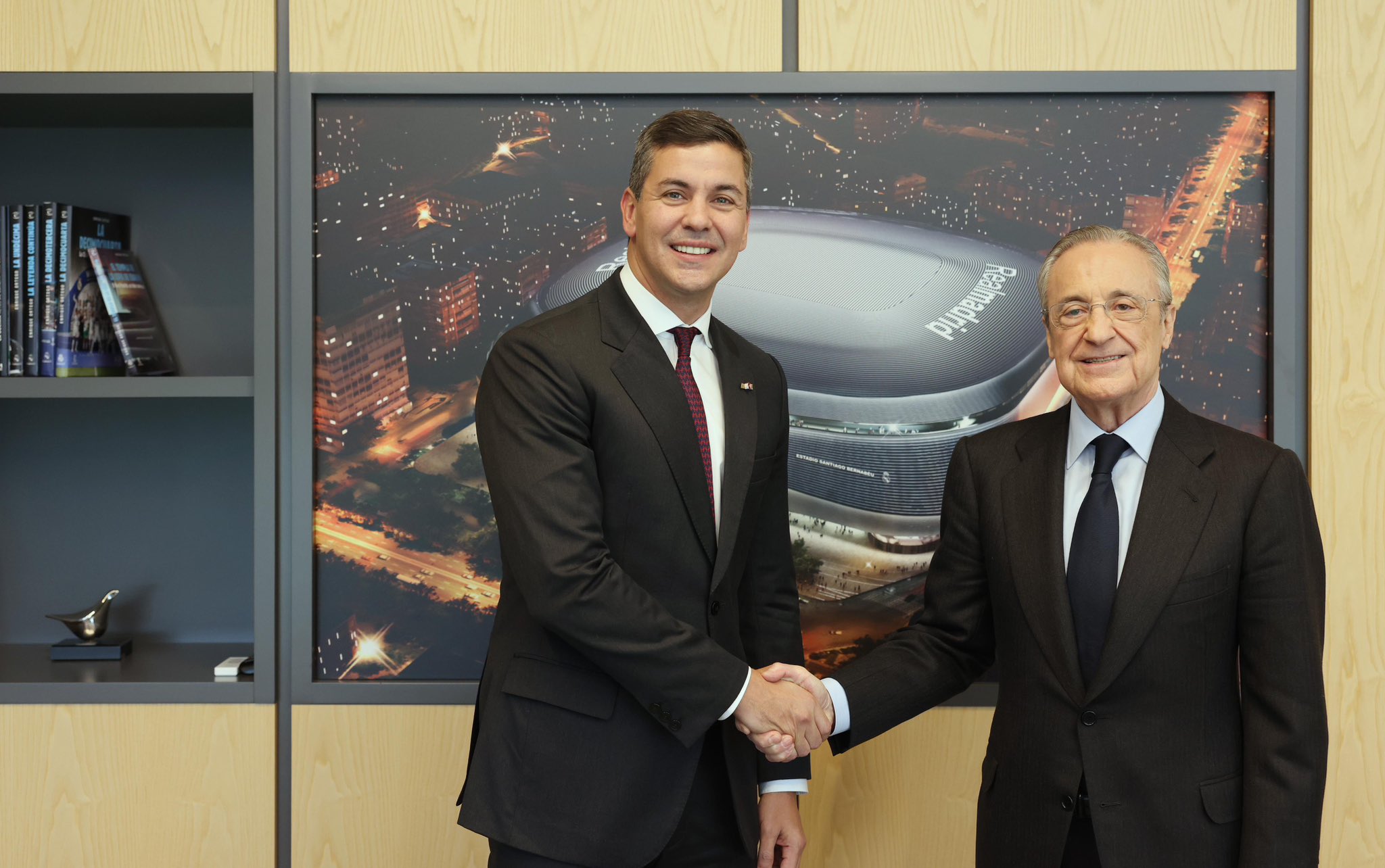 Peña con el presidente del Real Madrid: importante charla sobre construcción y economía