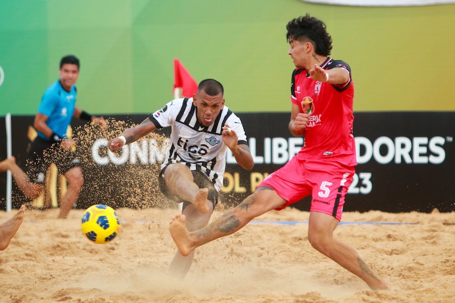 El fútbol playa entra en las etapas más calientes