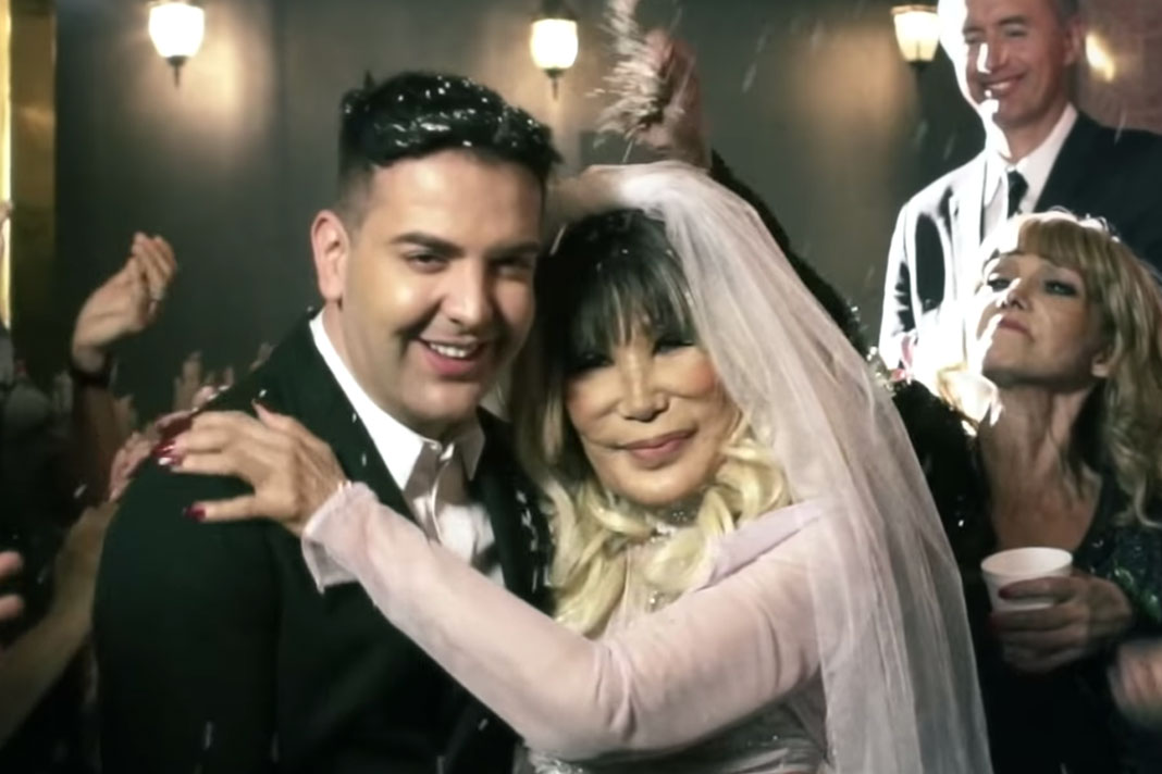 Lyn May "se casa" con su novio 30 años menor que ella (VIDEO) - La Razón de México