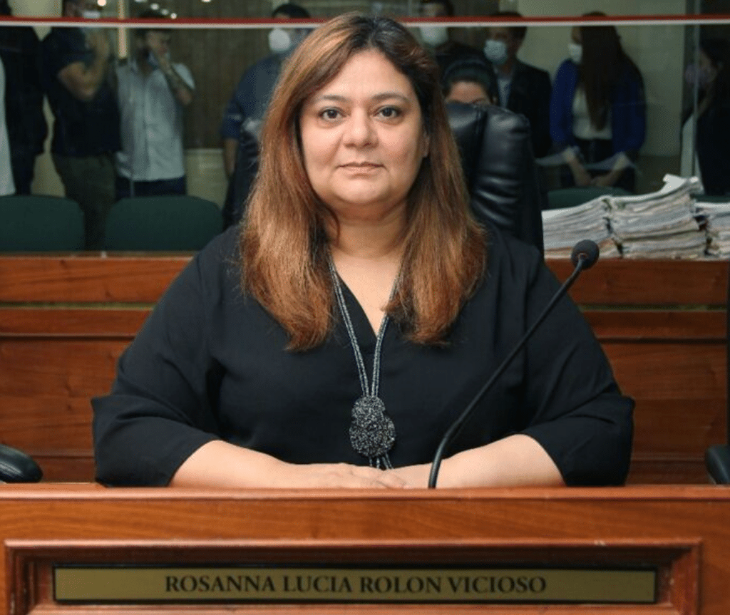 Rosana Rolón concejala de Asunción. Rolón mencionó el riesgo de que, luego de esta propuesta, se busque también derogar laLey 5777, que combate la violencia contra las mujeres en Paraguay.