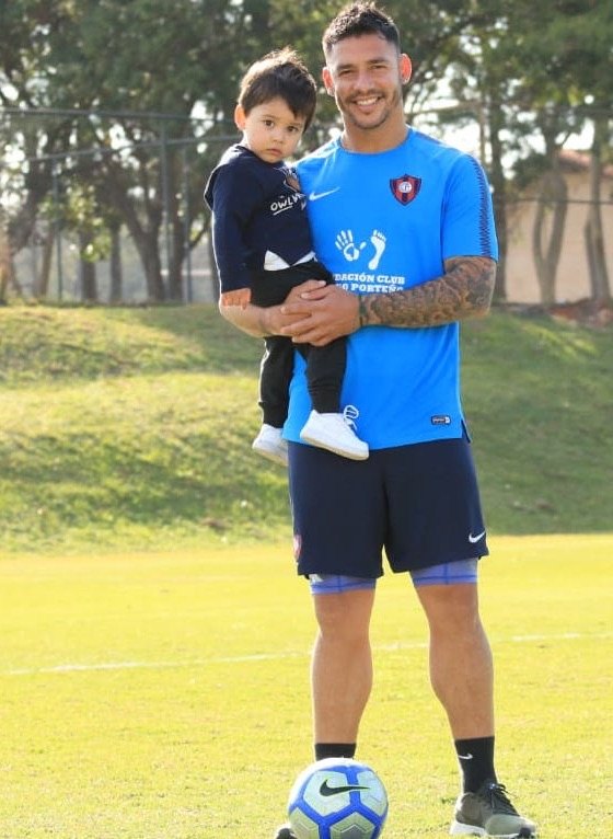 “Leo” en compañía de su pequeño.