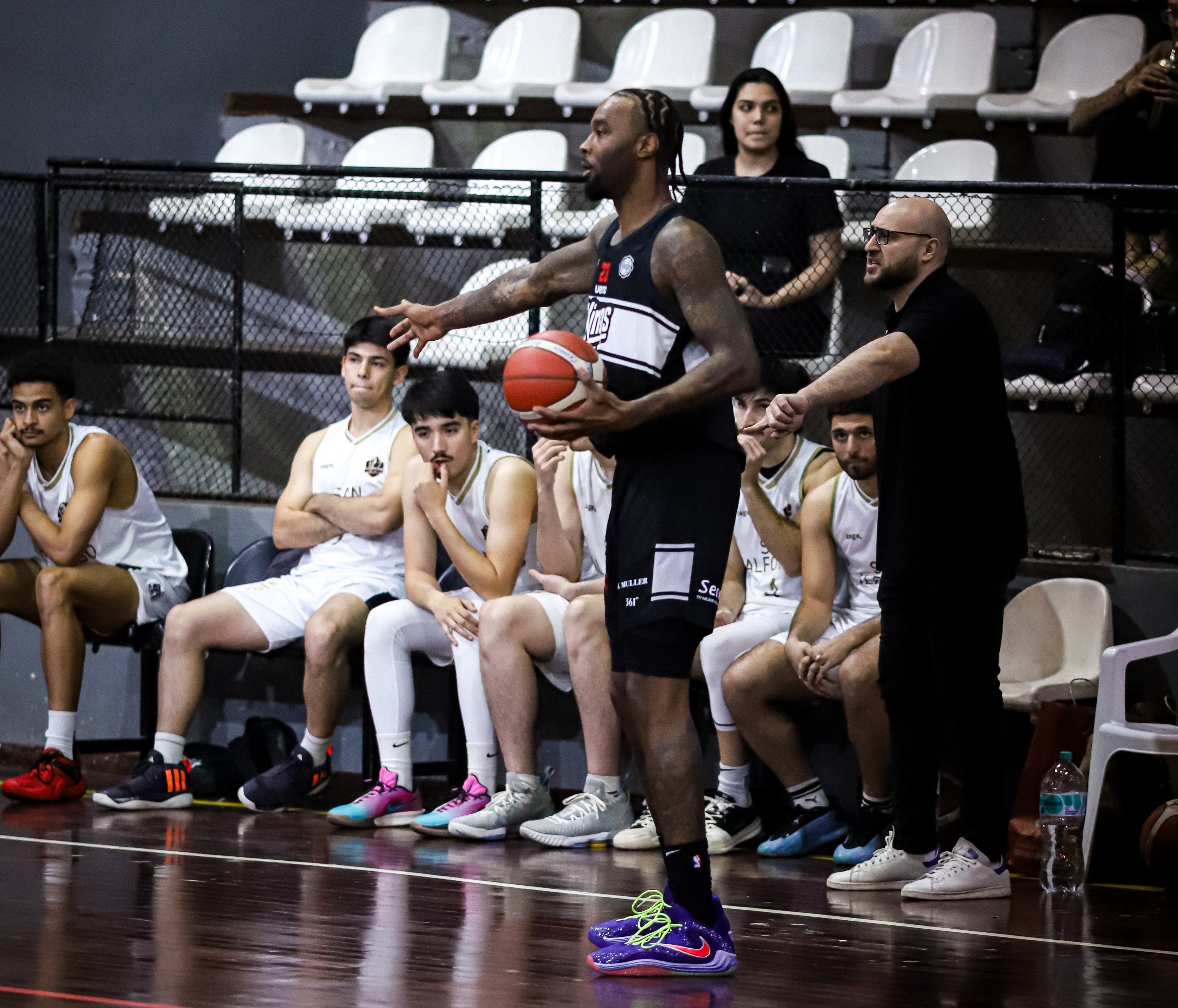 Arnett Moultrie, pivot gravitante en filas de Olimpia.