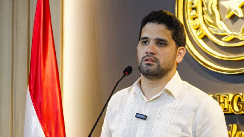 El diputado Raúl Benítez propone la eliminación de la caja parlamentaria por ser “deficitaria”.