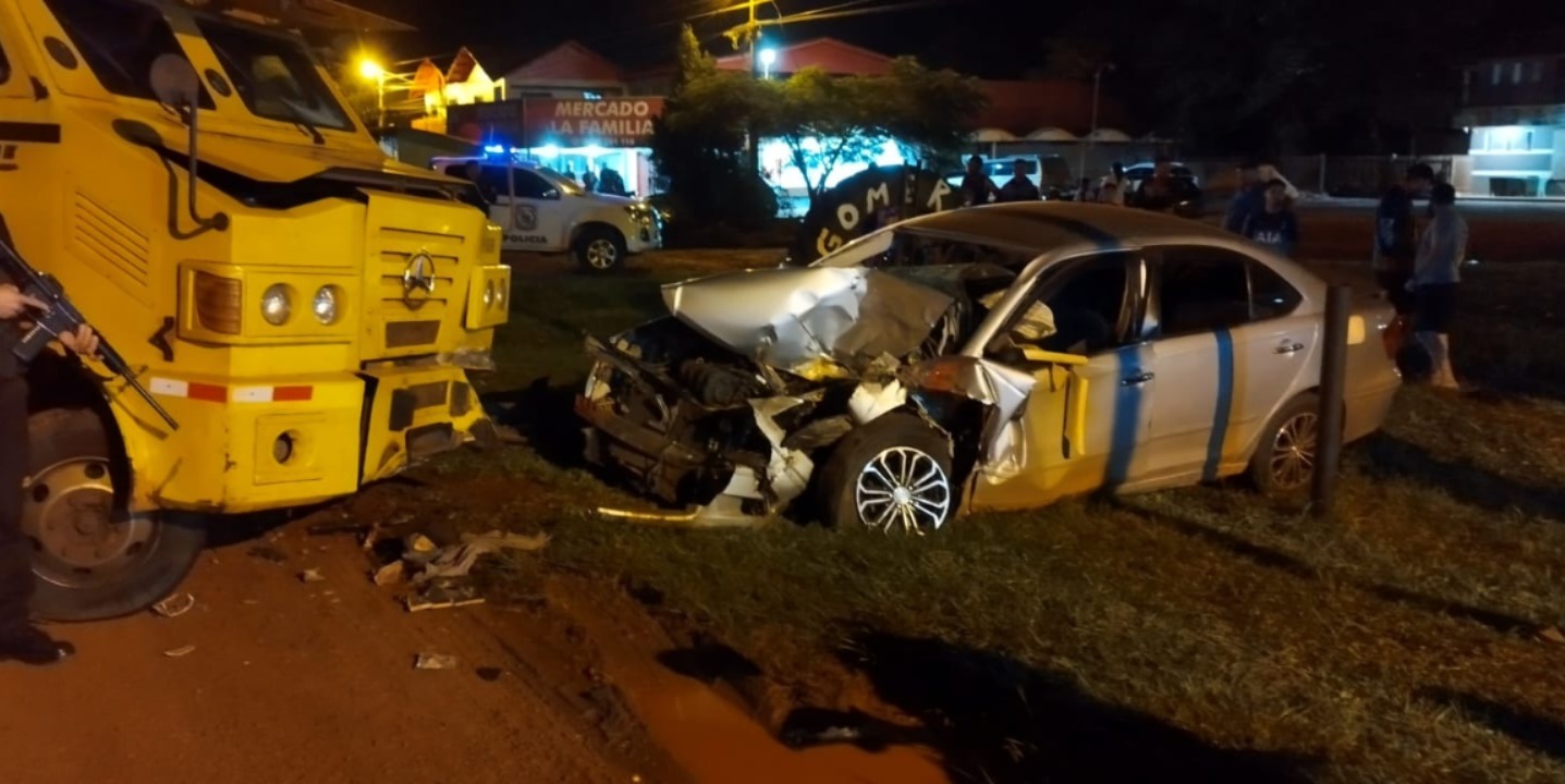 Aparatoso choque deja cuatro heridos en La Fortuna