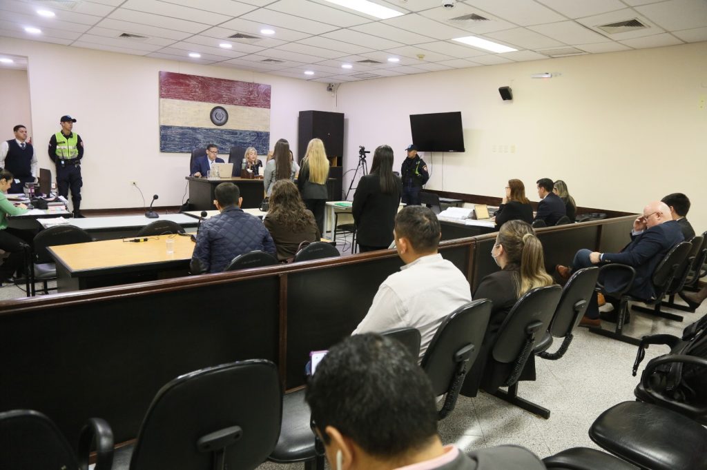 Las dos mujeres se presentaron ante el Tribunal. Foto: Gentileza
