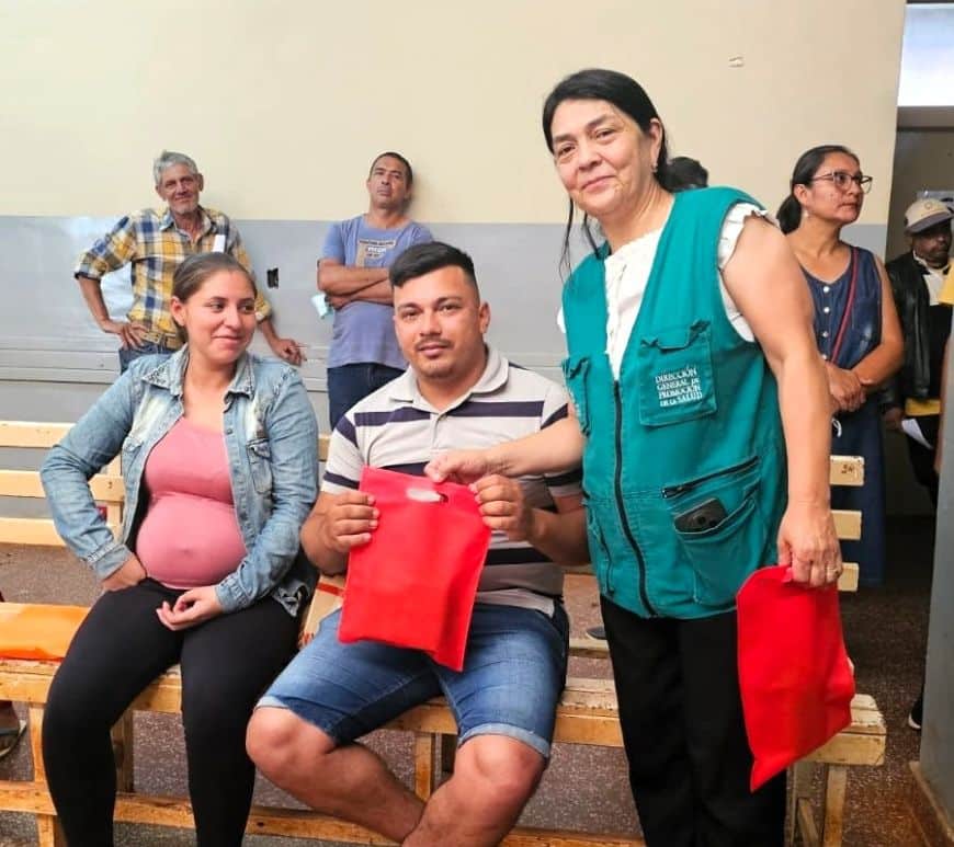 Al cierre de la actividad, los participantes recibieron obsequios como reconocimiento a su compromiso.