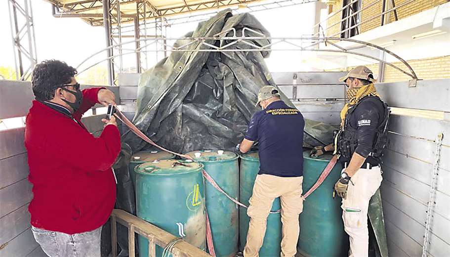 Los tambores de 200 litros que servían para transportar ácido clorhídrico y acetato, según la Fiscalía.
