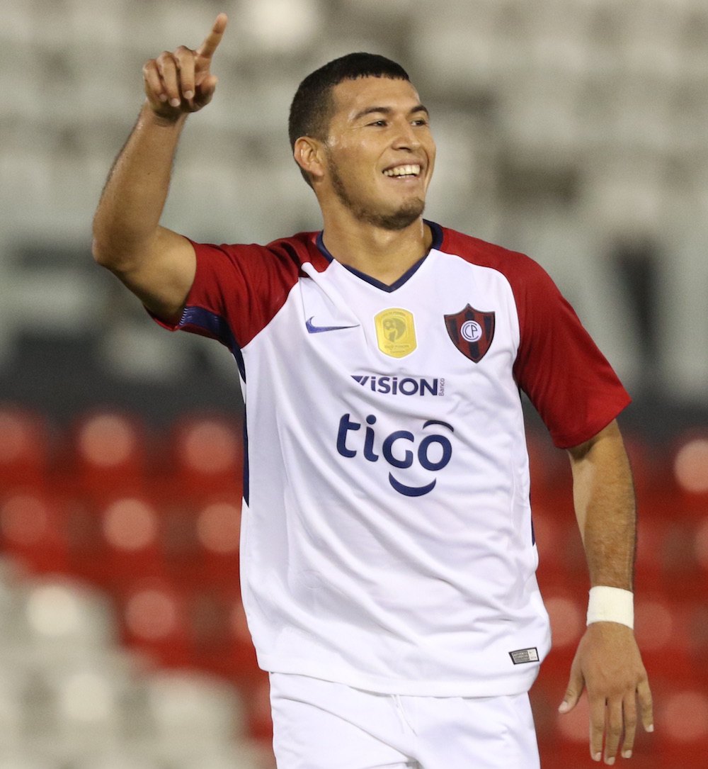 Juan Escobar sigue sumando pretendientes.