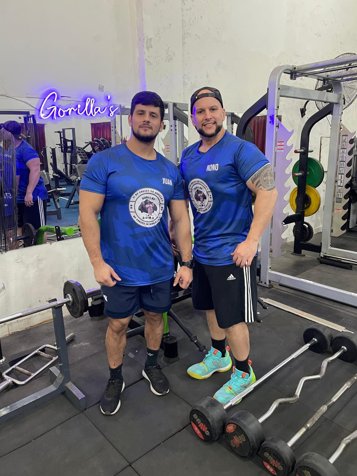 Hoy día es instructor de gym en Limpio, descuereando a los gorditos.