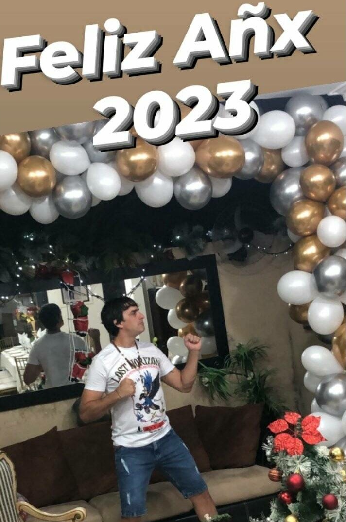 "Aquiles" Báez y su mensaje en redes por el nuevo año. (Foto: @carlxsaquiles23)