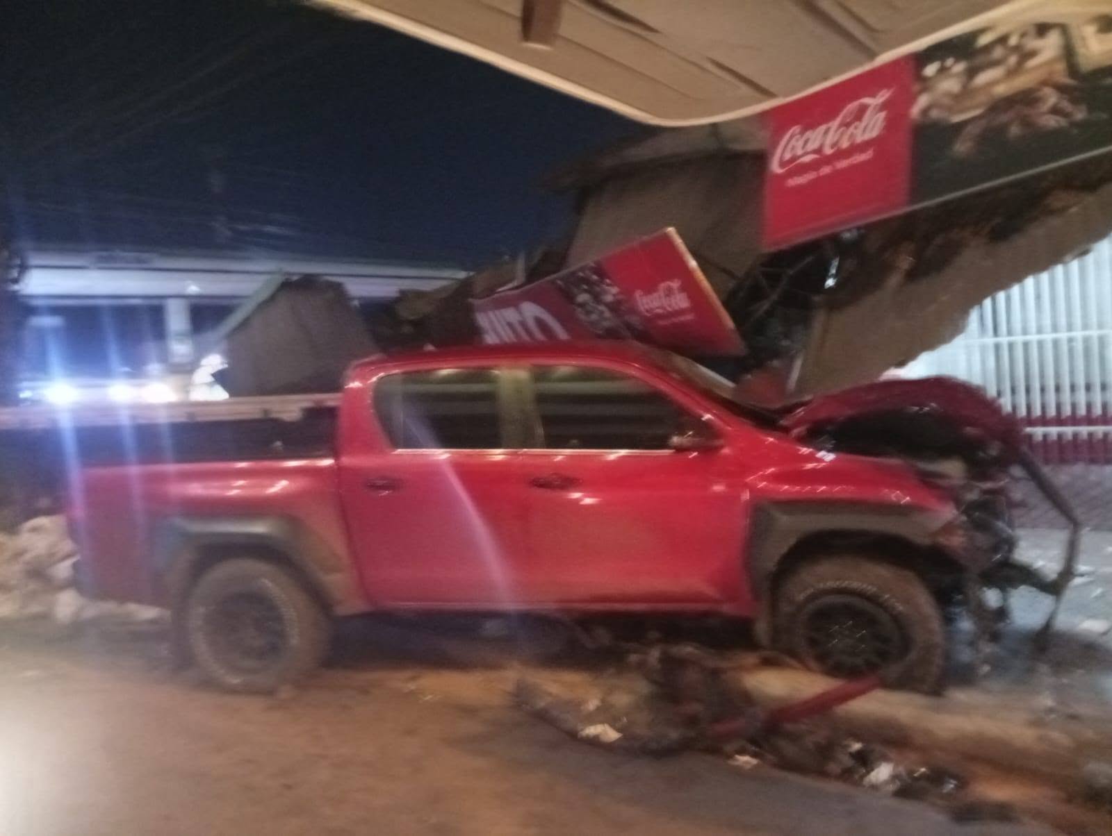 La camioneta estaba al mando de Óscar Wilfrido Villalba Urbieta. Foto: Bomberos de San Lorenzo