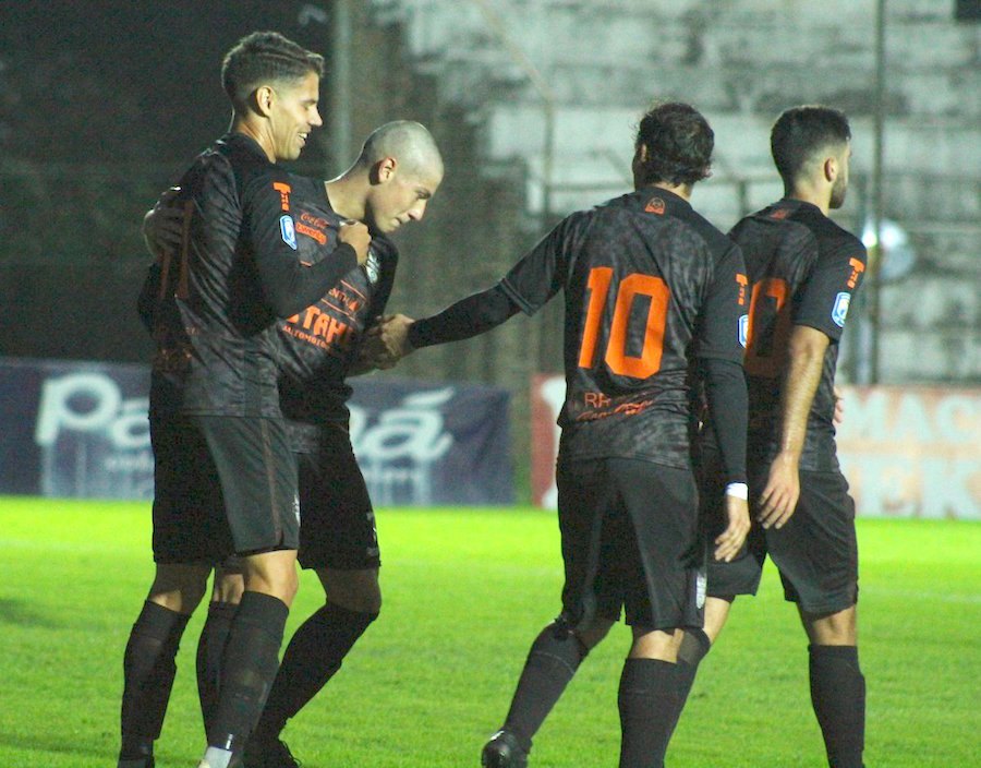 Diego Doldán fue determinante en la goleada al Santo Domingo.