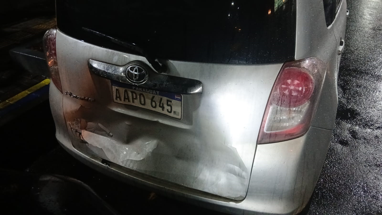 No se reportaron heridos, pero sí daños materiales. Foto: Policía