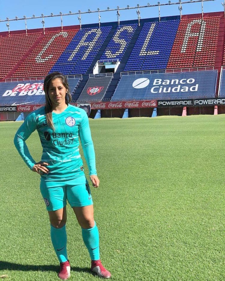 Alicia Bobadilla, con el uniforme de San Lorenzo.