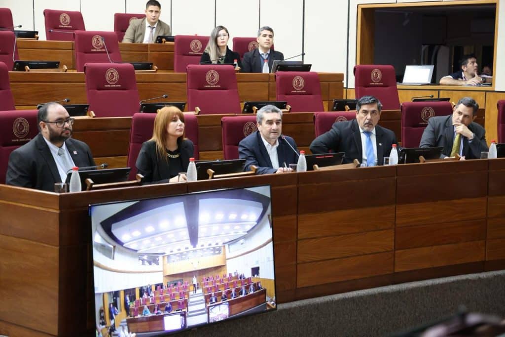 Representantes de Conatel en el Senado.