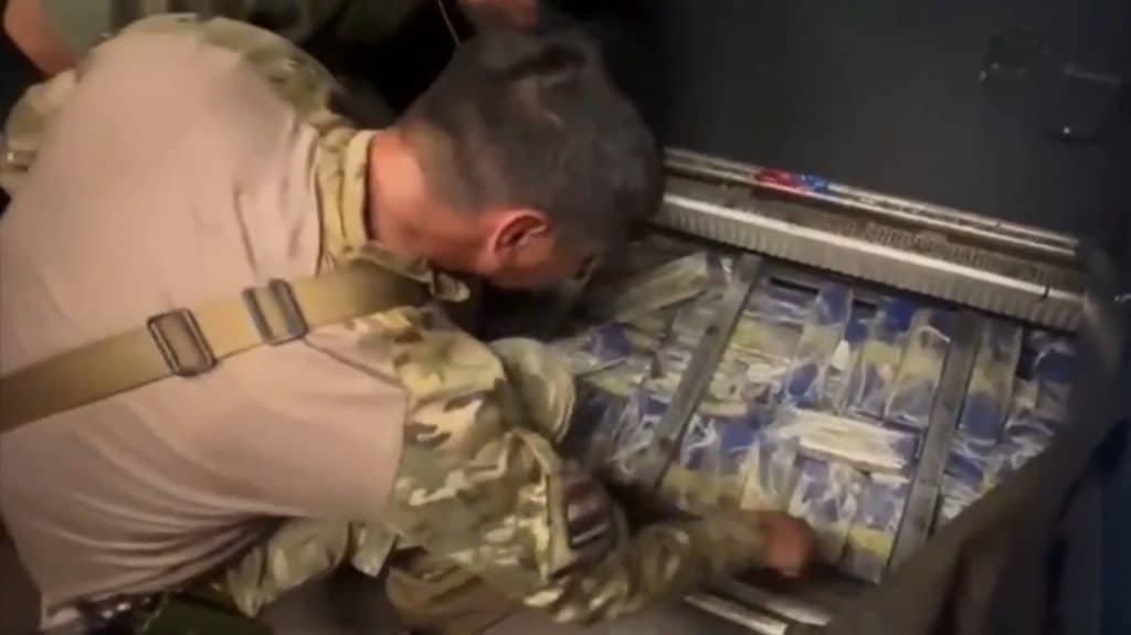 En doble fondo colocaban cerca de 2.000 kilos de drogas.