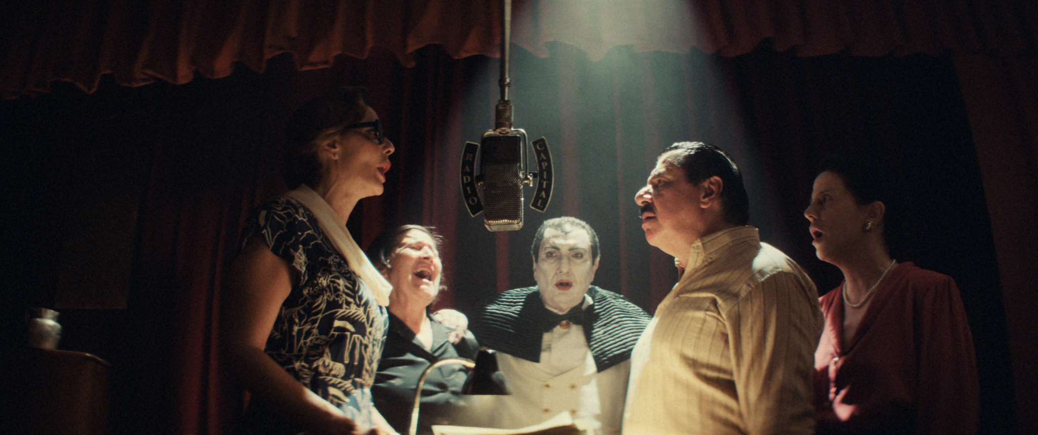 El radioteatro “Drácula” funciona como un contrapunto de lo que va ocurriendo en la película paraguaya “Narciso”, actualmente en cartelera.