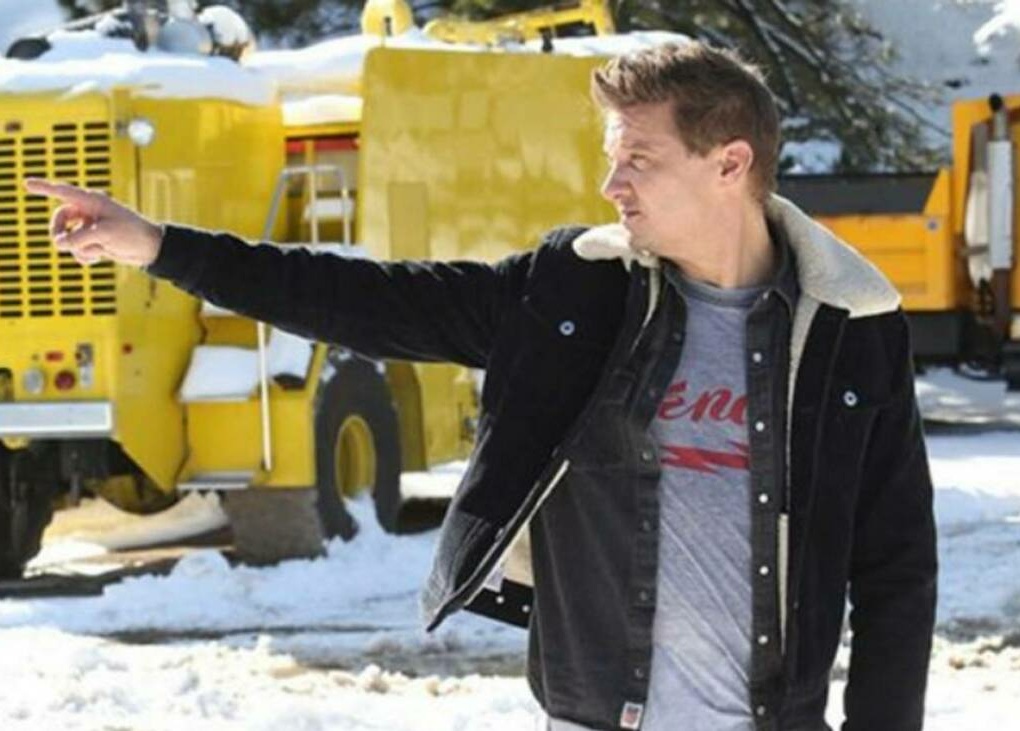 Jeremy Ranner retiraba nieve de su casa cuando sufrió un accidente. (Foto: news.sky.com)