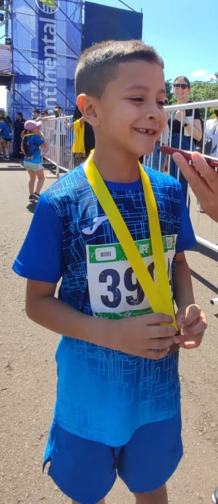 Nilo Rodas, ganador enla categoría 6 a 8 años.