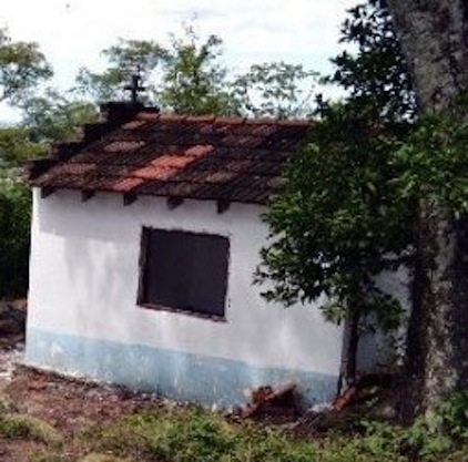 CAPILLA. El pequeño oratorio está ubicado en lo más alto del cerro.