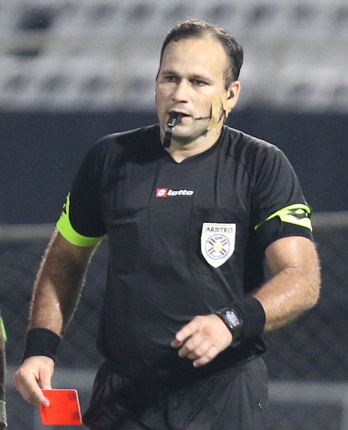 Giancarlo Juliadoza, réfere.