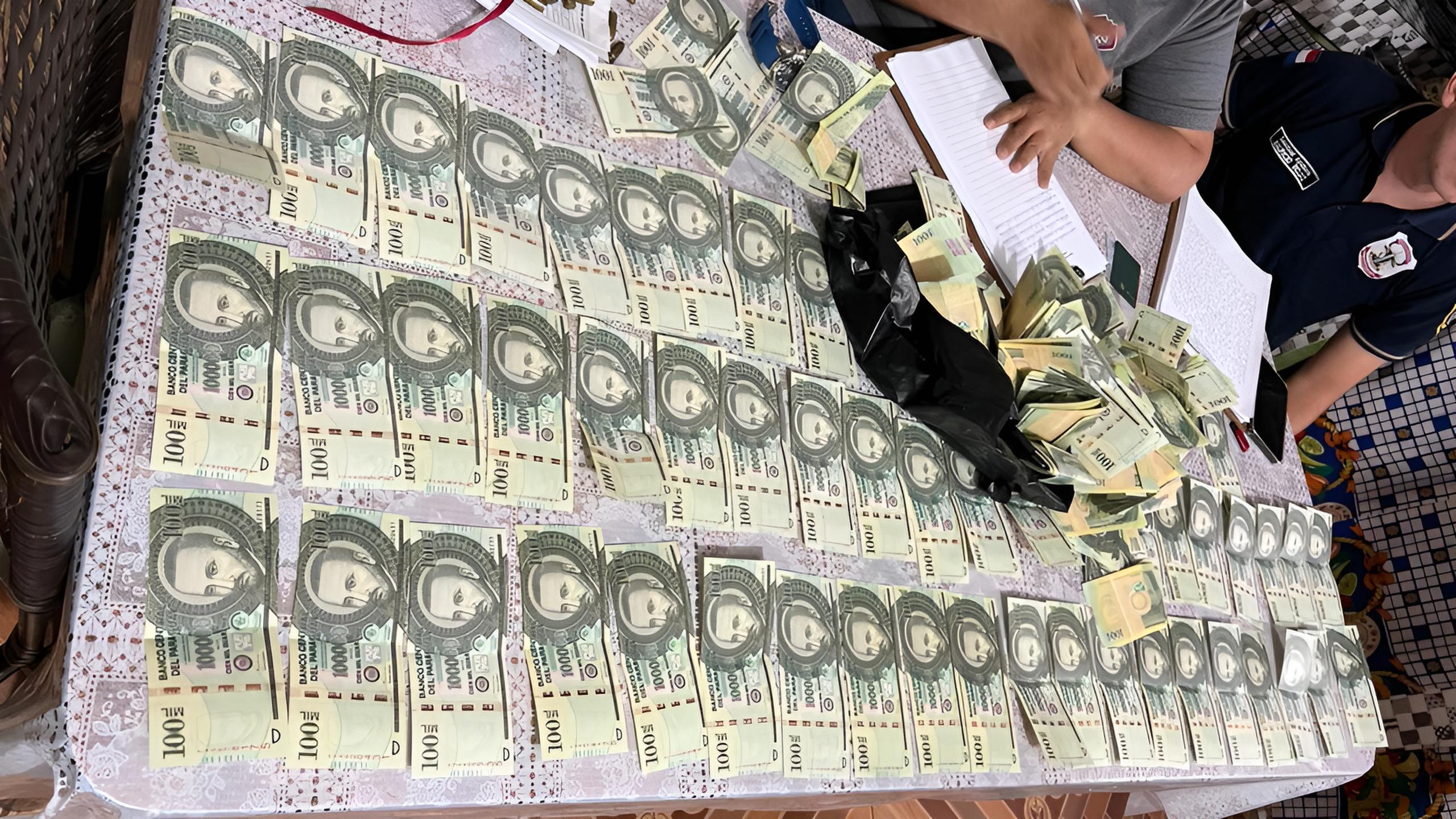 La comitiva se incautó de G. 188.500.000 presumiblemente falsos, todos en billetes de cien mil guaraníes.