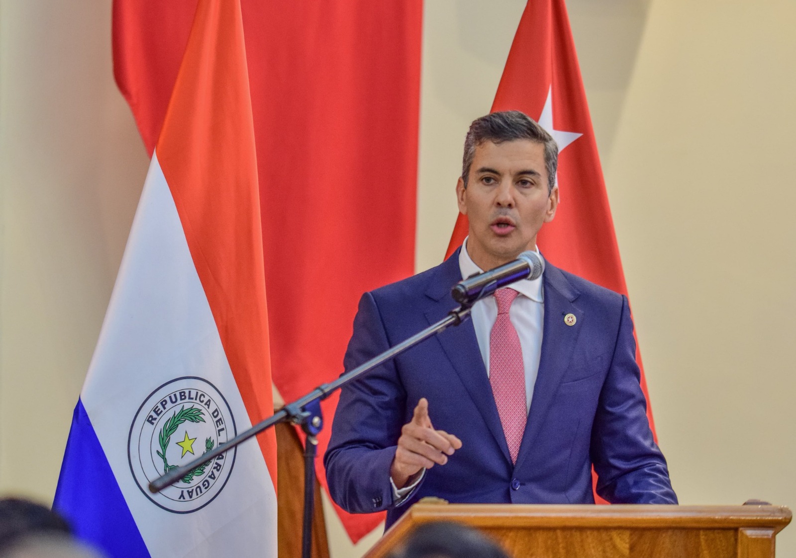 Peña expuso sus principales obras. Foto: Pedro Alliana via Twitter.