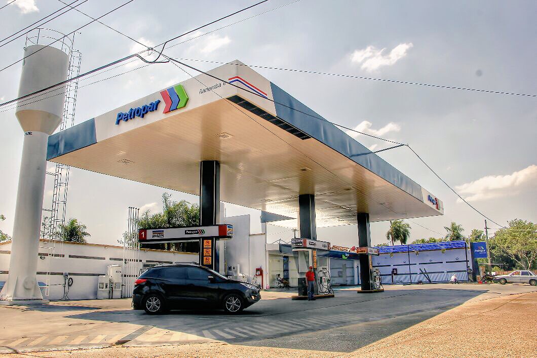 Desde este lunes, aumenta el precio del combustible en Petropar. Foto: Gentileza