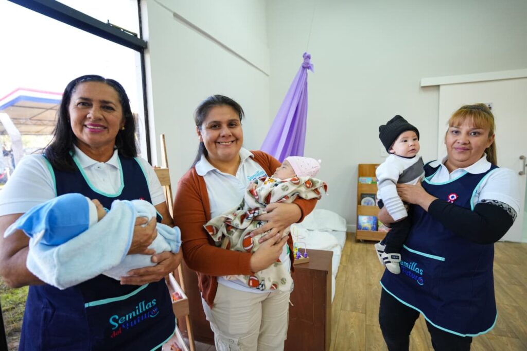 Autoridades inauguraron en Villa Hayes un Centro de Primera Infancia. Foto: MINNA