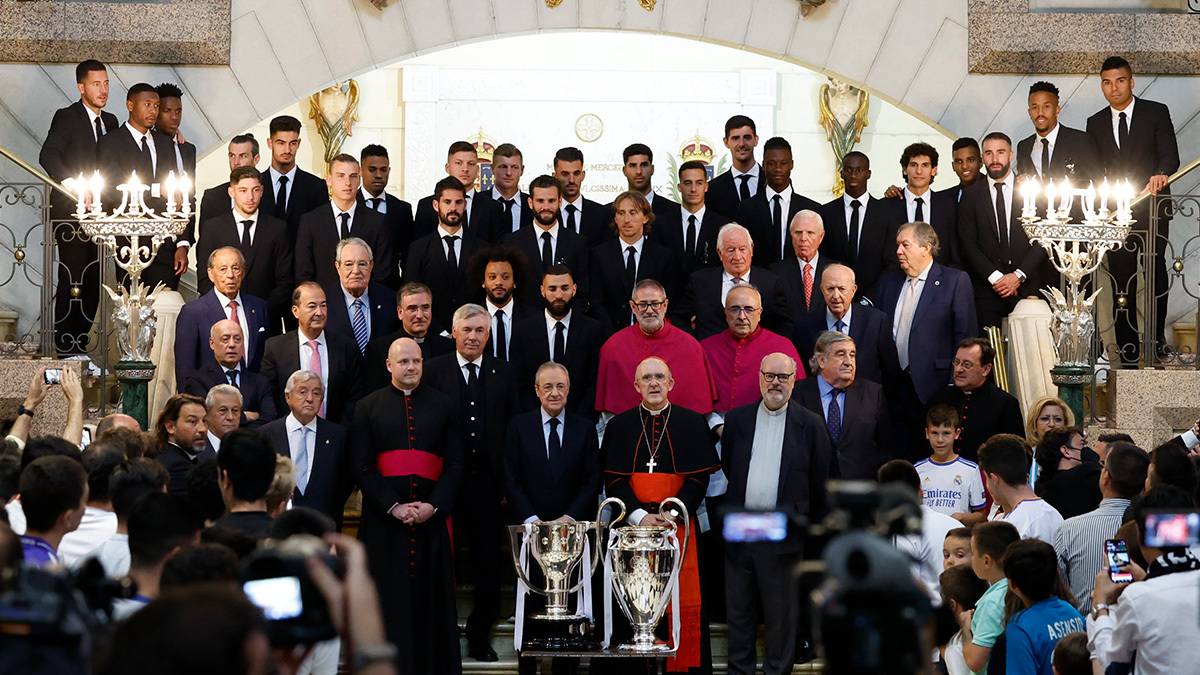 Antes de celebrar con los hinchas, el plantel del equipo “Merengue” participó de una ceremonia religiosa en la Catedral de Almudena. FOTO @realmadrid