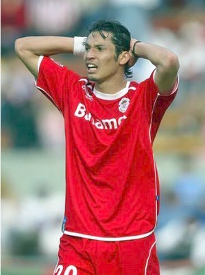 Fabio con la camiseta del Toluca.