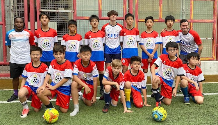 Ismael tiene su propia academia de fútbol en Macao.