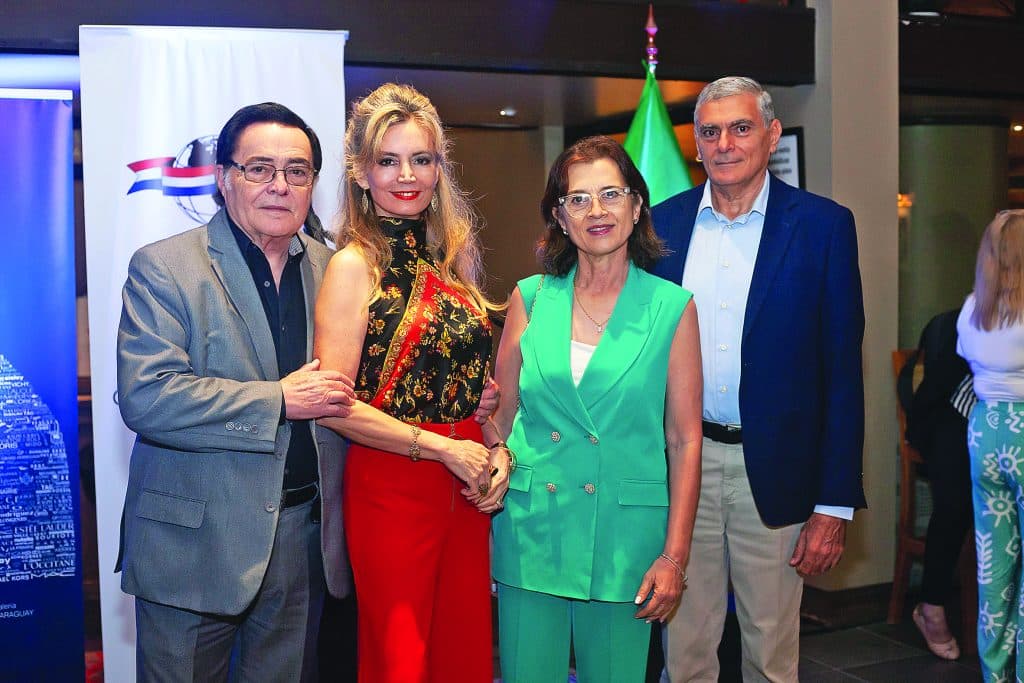 Luis Evaly, Nanina Galupi de Evaly, Raquel Quevedo de Apud y Óscar Apud.