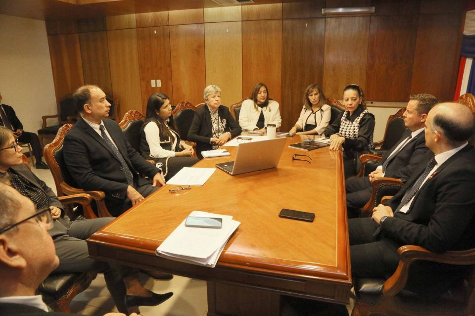 El ministro Martínez Simón en una reunión de coordinación para la puesta en marcha delRegistro Unificado Nacional.