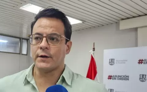 El director de gabinete, Nelson Mora, acompañó las declaraciones. Ambos atribuyeron el retrasoa dificultades generadas por el pedido de intervención.